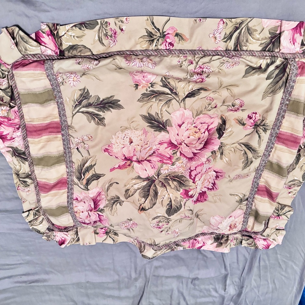Vintage waverly floral pattern pillow shams and decorative pilllow